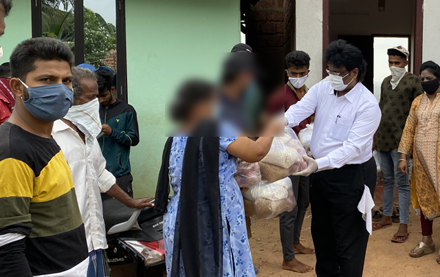 Grace Ministry distributes grocery items to the poor and needy in Mangalore who are facing issues in managing food items due to National COVID 19 lockdown. 